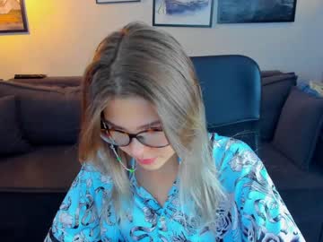 girl
        lisa_roses cam image #465173