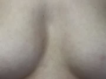 girl
        lauratanguy cam image #5547602