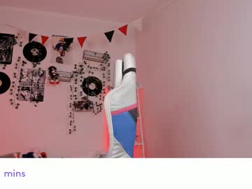 girl
        vivian_qwerty cam image #6134342