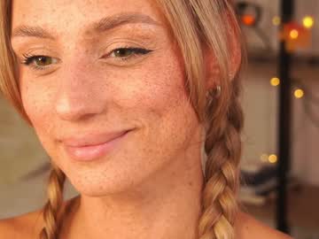 girl
        artease cam image #5388698
