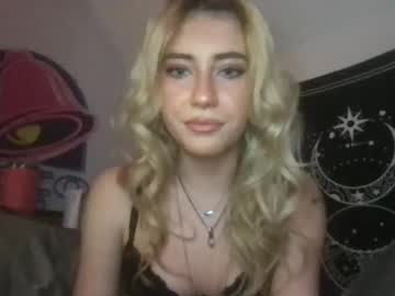girl
        nikki_dreammm cam image #6039430