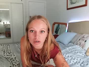 girl
        lexifever cam image #4903464
