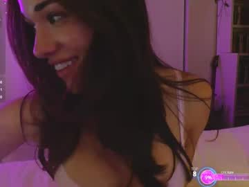 girl
        valerie_james3 cam image #6048708