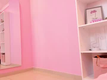 girl
        little_effy18_ cam image #6779225