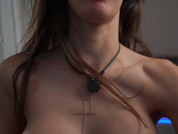 girl
        emma_land cam image #5922411
