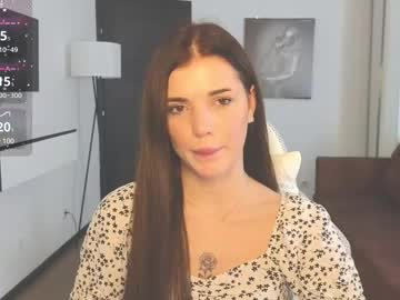 girl
        adri_dream cam image #6663625