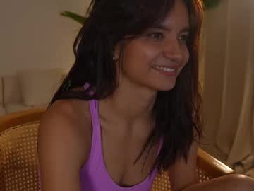 girl
        ellelure_ cam image #6987546