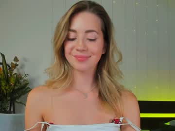 girl
        emmi_rosee cam image #2818485