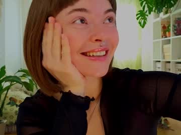 girl
        lana_sky cam image #6632081