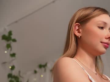 girl
        april_blush cam image #6488726