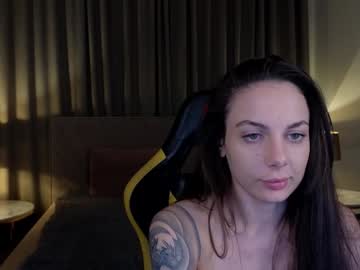 girl
        alina_054_ cam image #4810429
