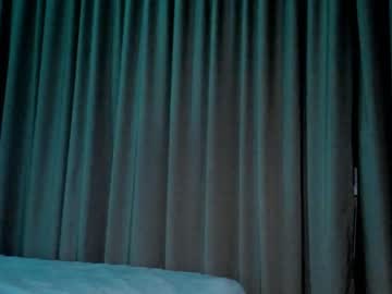 girl
        emilybatee cam image #2510332