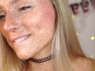 girl
        artease cam image #2717159