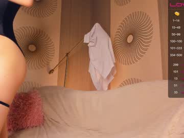 girl
        happiness_call cam image #2115303