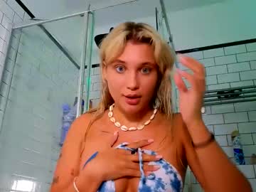 girl
        miaakkelly cam image #2347084