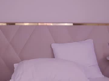 girl
        gwenbanks cam image #3357050