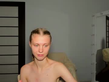girl
        phoebepaw cam image #4814476