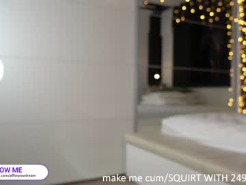 girl
        dovia cam image #3079394