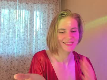 girl
        mira_fox_ cam image #2088299