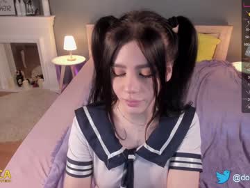 girl
        dolly_nn cam image #1149514