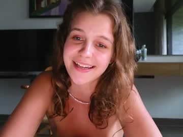 girl
        eli_sun cam image #6523039