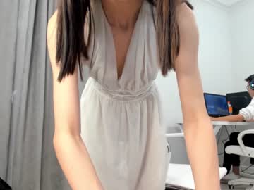 couple
        min_cha cam image #59074