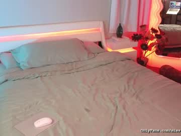 girl
        _stella_rose_ cam image #2253039