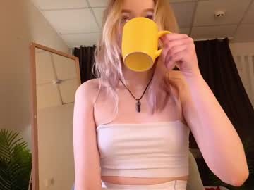 girl
        just_mia_ cam image #6895672