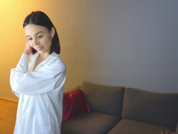 girl
        poppypaws cam image #5898825