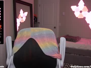 girl
        fiery_redhead cam image #4113682