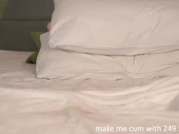 girl
        dovia cam image #2236067