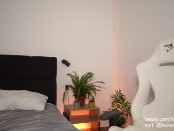 girl
        aria_diaz cam image #4088941