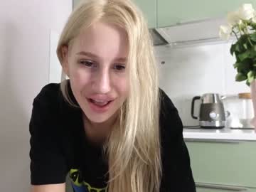 girl
        hailey_would cam image #2159005