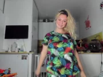 girl
        kiradivine cam image #197202