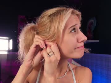 girl
        dreamy_kira cam image #5144109