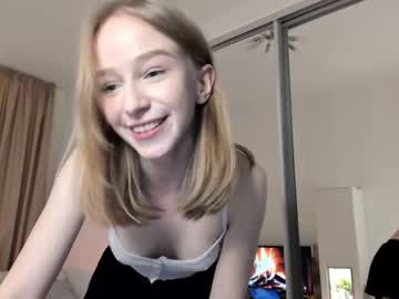 girl
        happiness_s cam image #3055315