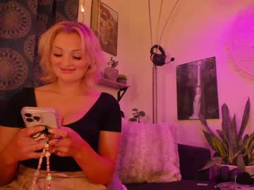 girl
        irisquin cam image #106520