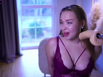 girl
        joy_watson cam image #5804540