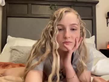 girl
        peachezzs cam image #365891
