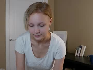 girl
        sheenagambell cam image #6896366