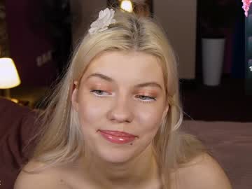 girl
        victoriabeverly cam image #5438536