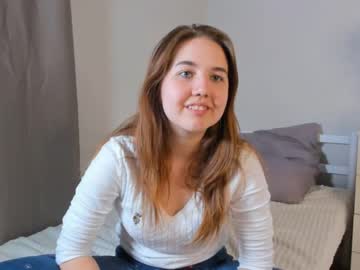 girl
        cwenehails cam image #4048546