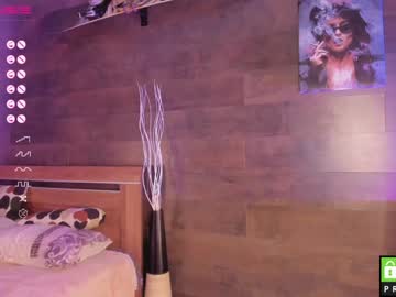 girl
        yolandabertha cam image #910696