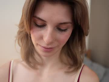 girl
        refined_style cam image #4928197