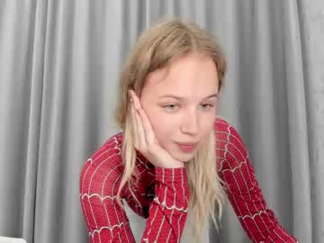 girl
        tenderness_18 cam image #6790426