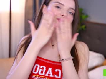 girl
        bellacle cam image #6594764