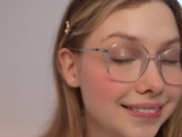 girl
        april_blush cam image #3951174