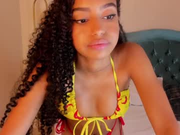 girl
        lucia_aven cam image #234836