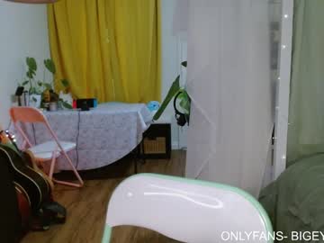 couple
        bigeyesxo cam image #1535003