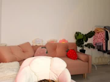 girl
        thisisamelia cam image #6461183